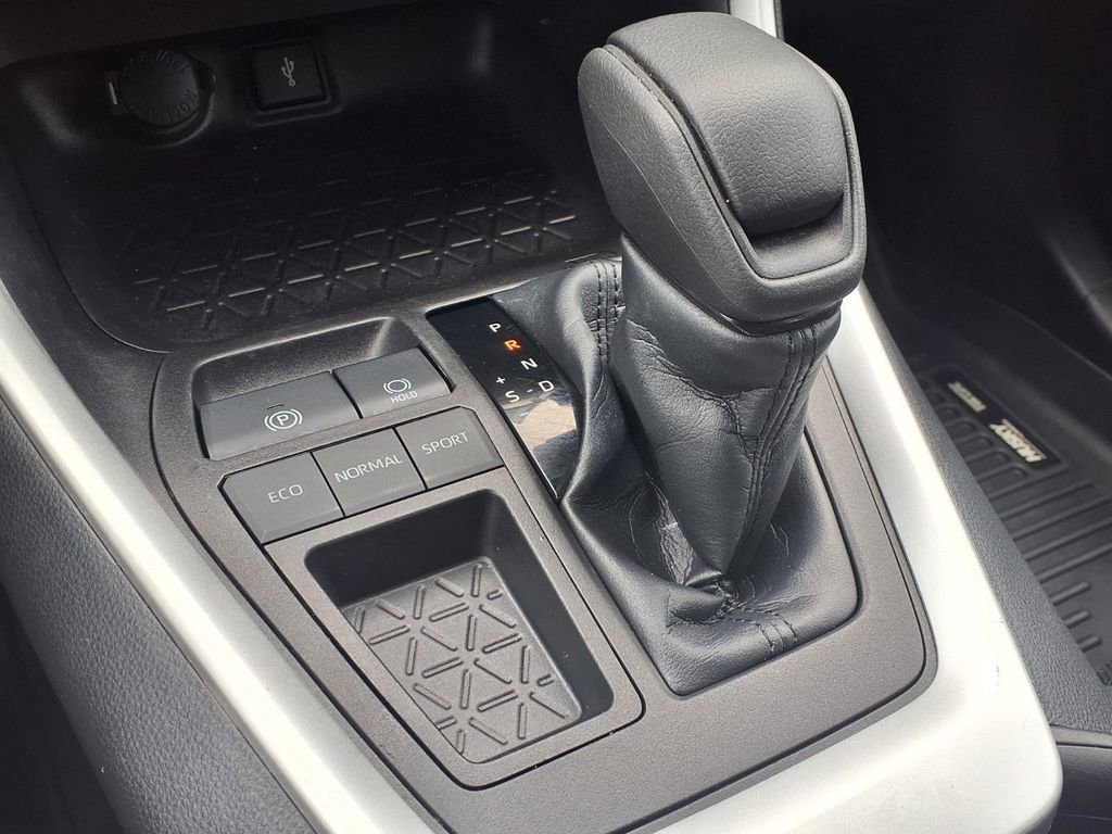 Used 2022 Toyota RAV4 XLE FWD image 7