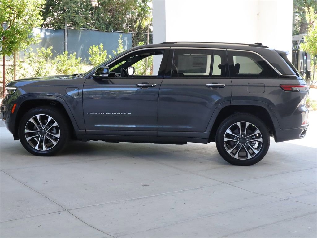 Used 2023 Jeep Grand Cherokee Overland w/ Luxury Tech Group IV image 7