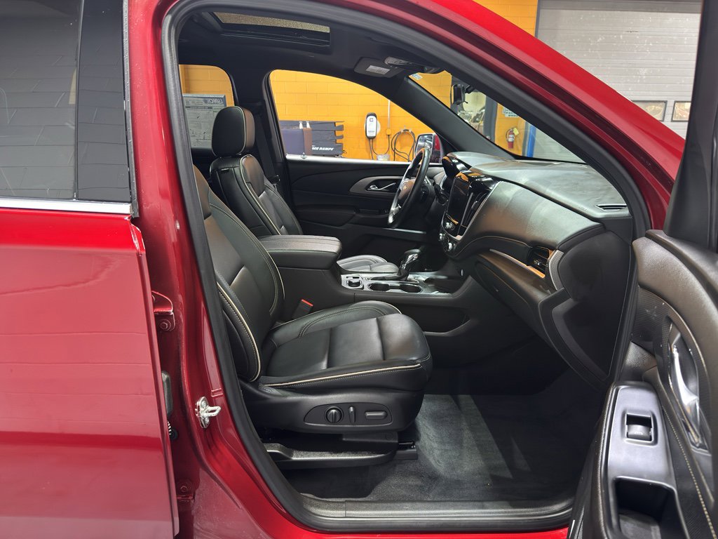 Used 2023 Chevrolet Traverse Premier image 21