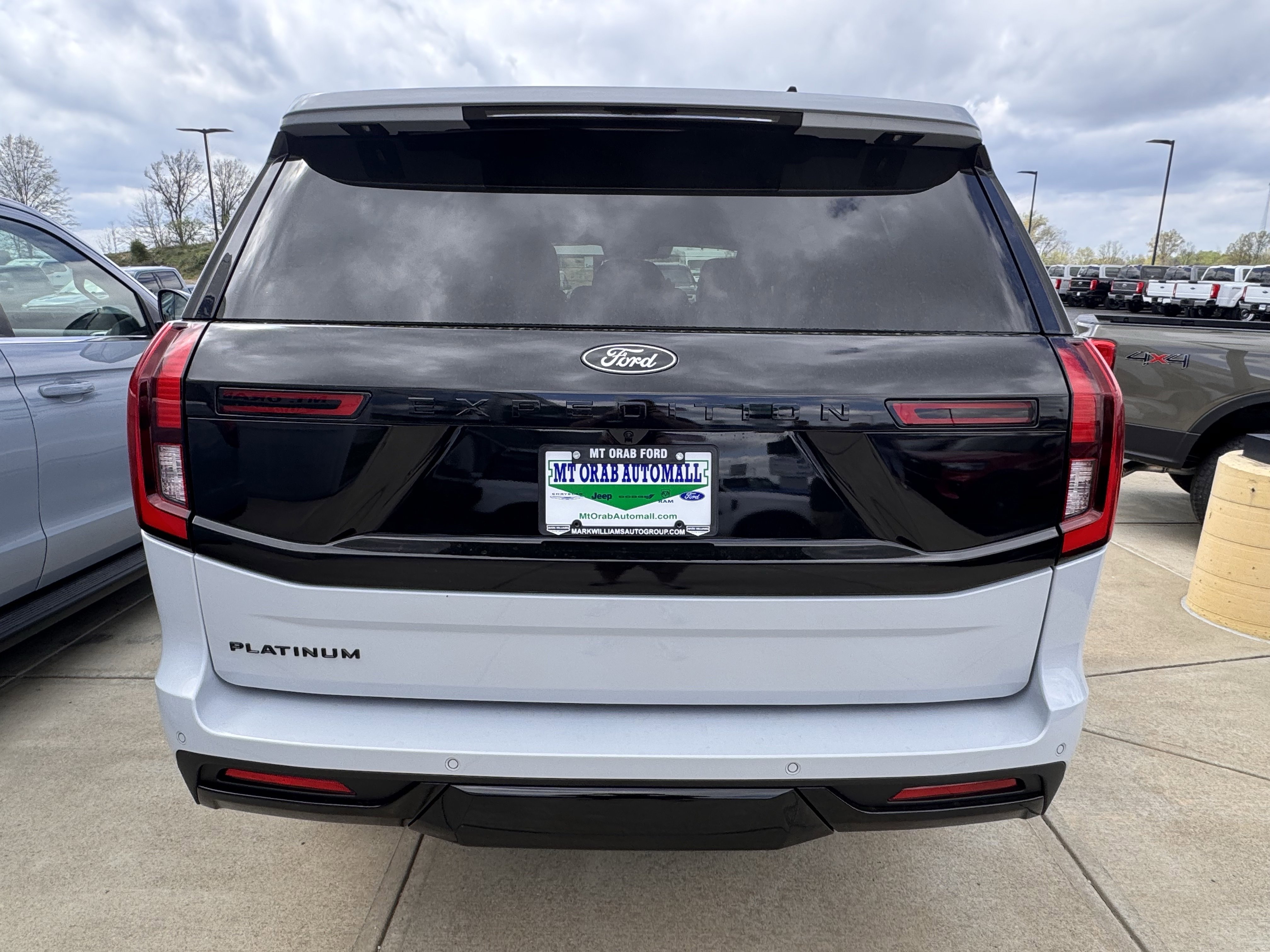 New 2026 Ford Expedition Platinum image 9
