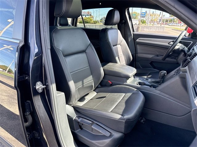 Used 2021 Volkswagen Atlas Cross Sport SE w/ Panoramic Sunroof Package image 24