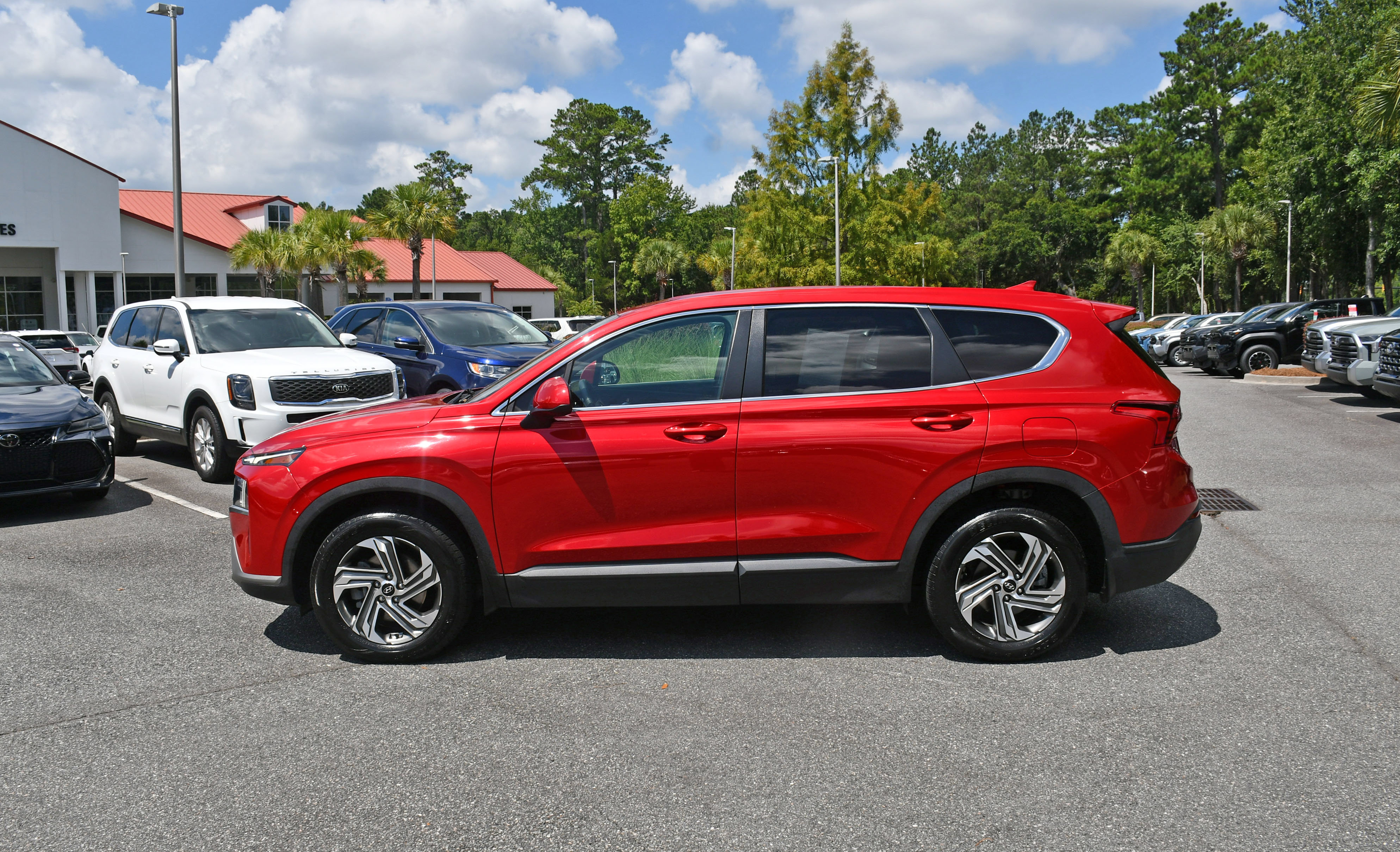 Used 2021 Hyundai Santa Fe SE FWD image 2