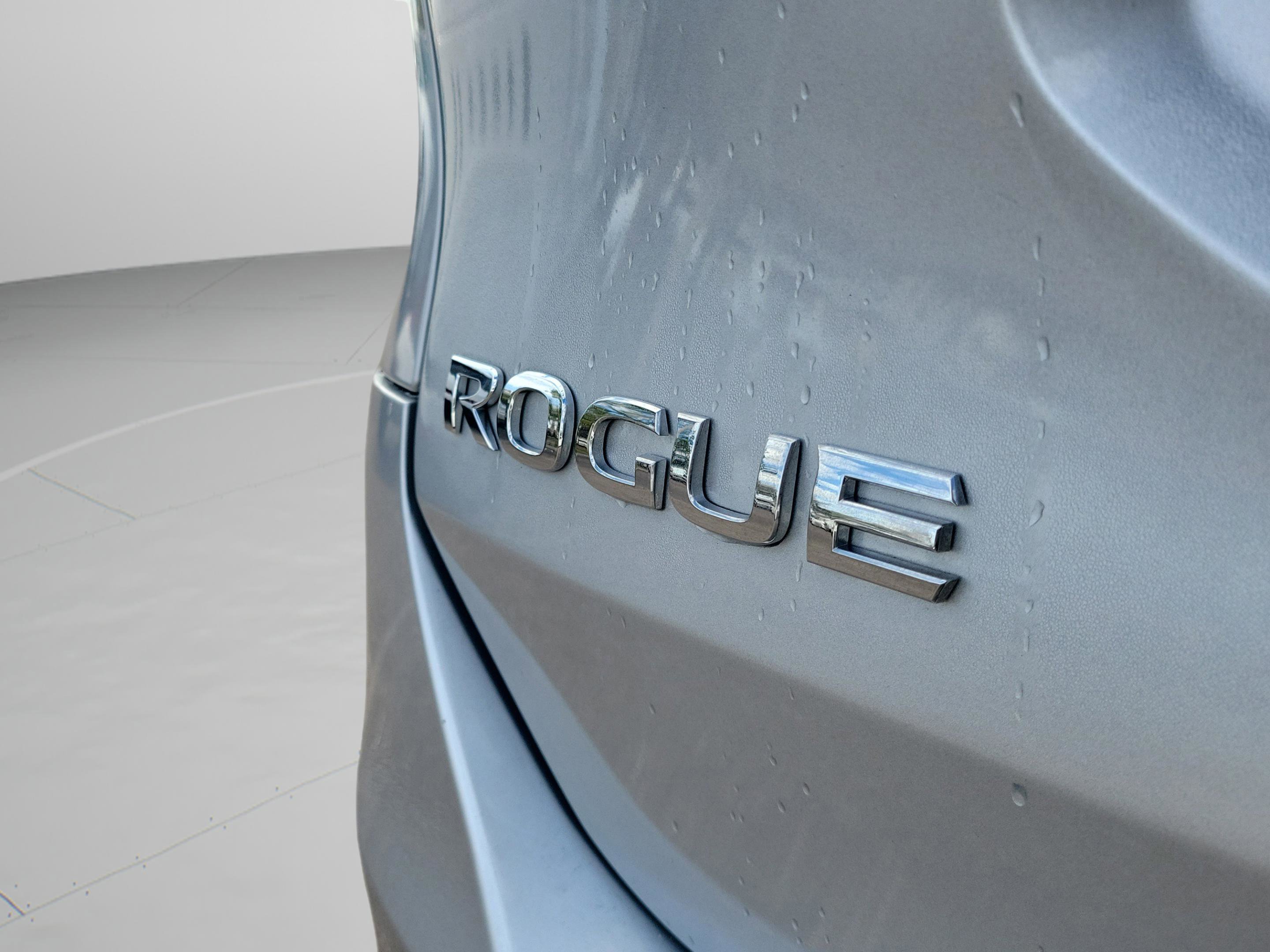 Used 2015 Nissan Rogue S w/ S Family Package image 31