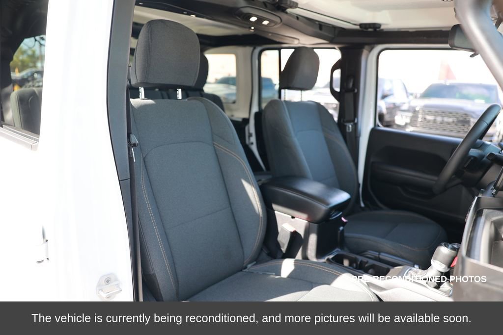 Used 2024 Jeep Wrangler Unlimited image 15