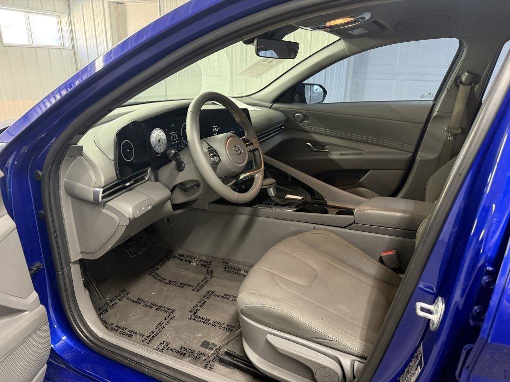 Used 2023 Hyundai Elantra SEL w/ Convenience Package image 8