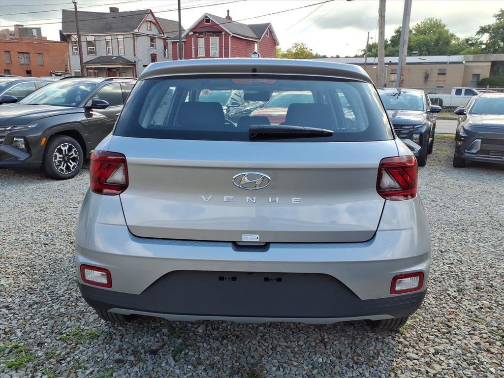 New 2025 Hyundai Venue SE image 4