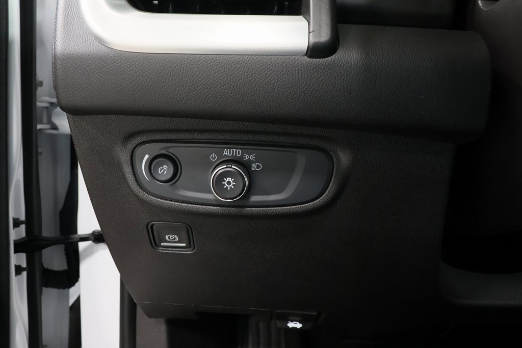 Used 2024 GMC Terrain SLE image 17