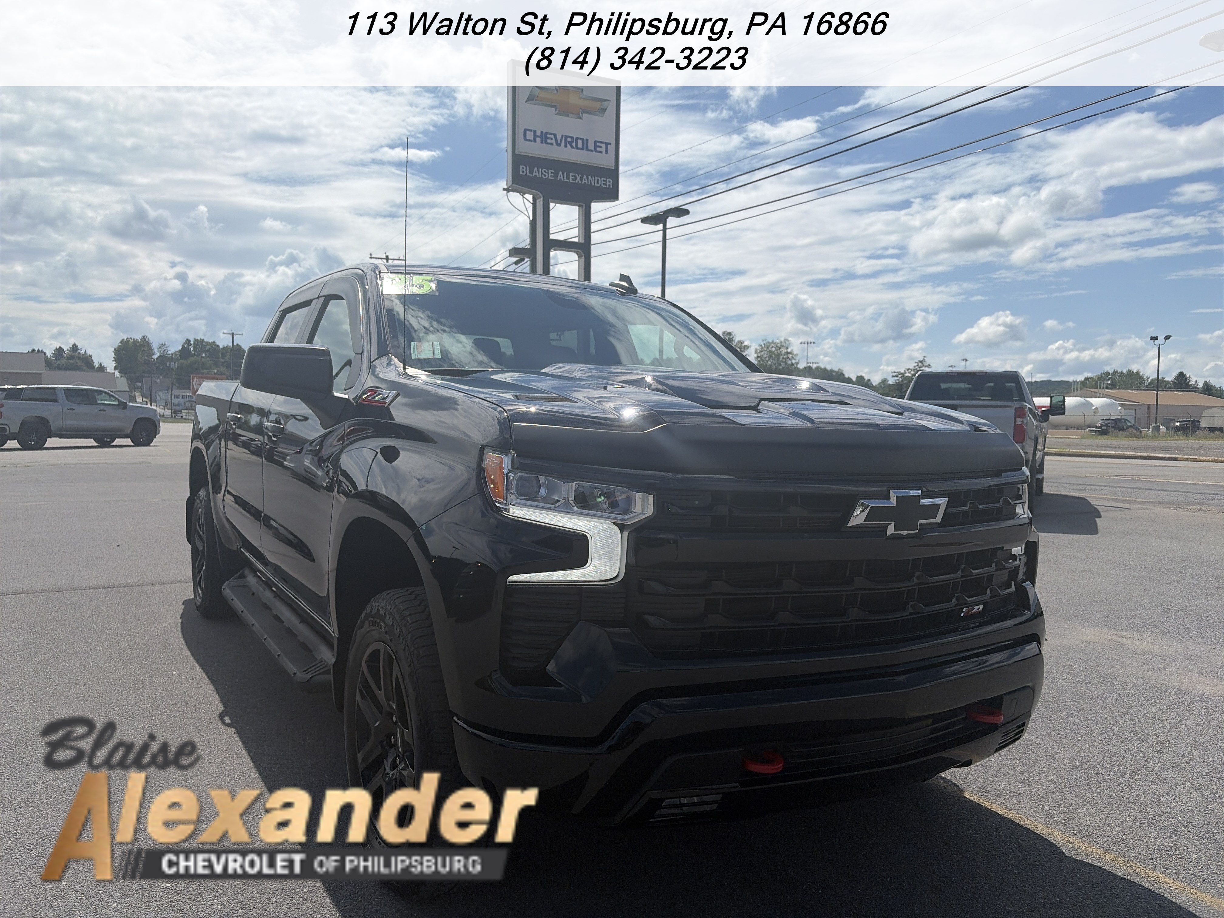 Used 2025 Chevrolet Silverado 1500 LT Trail Boss w/ Convenience Package II AWD/4WD image 1
