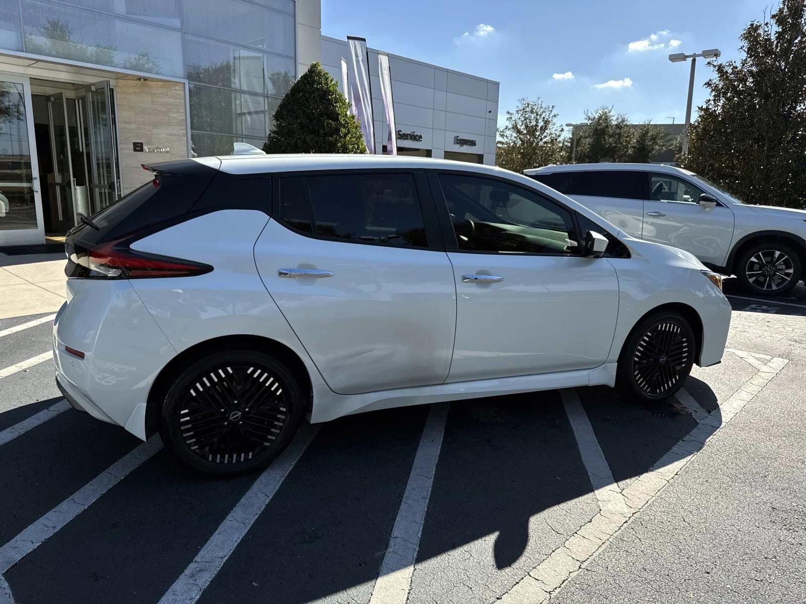 Used 2023 Nissan Leaf SV Plus image 2