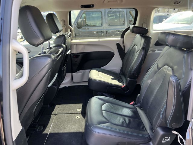 Certified 2021 Chrysler Pacifica Touring-L w/ Uconnect Theater Family Group FWD image 10