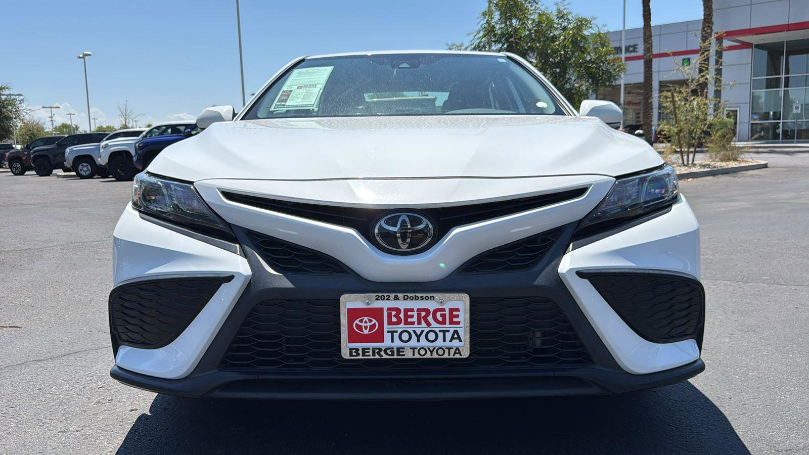 Used 2023 Toyota Camry SE image 2