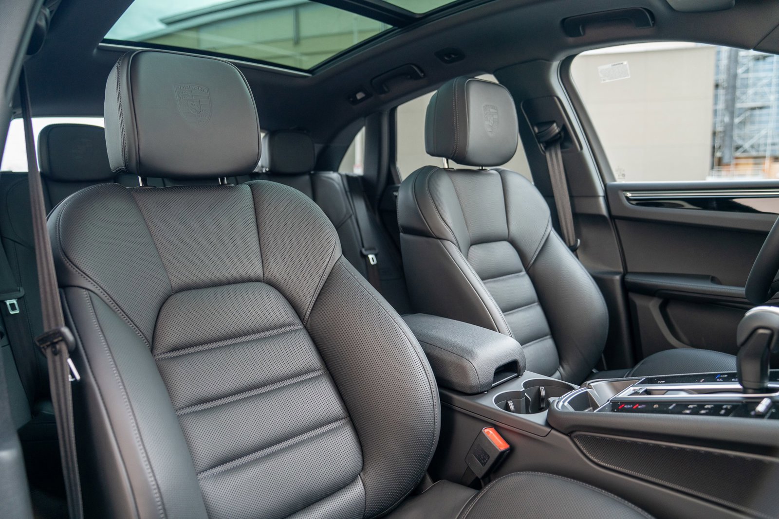 Certified 2025 Porsche Macan image 23