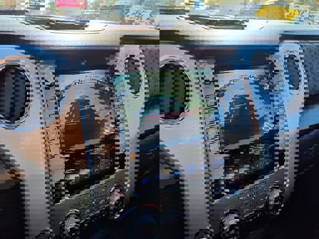 Used 2020 Toyota Tundra Platinum image 11