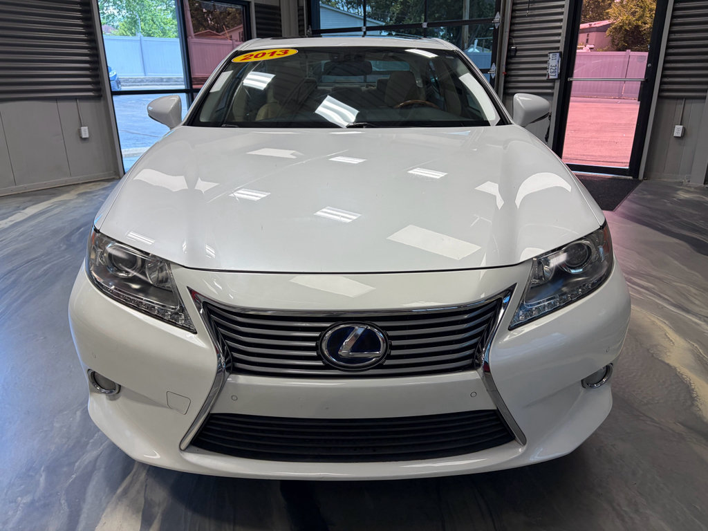 Used 2013 Lexus ES 300h w/ Luxury Pkg FWD image 39