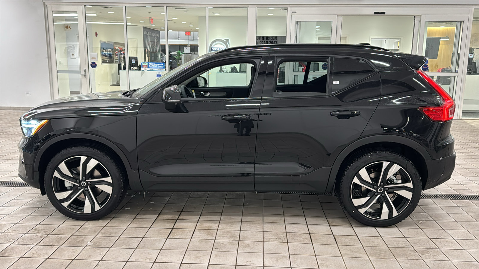 New 2026 Volvo XC40 B5 Ultra w/ Climate Package AWD/4WD image 8