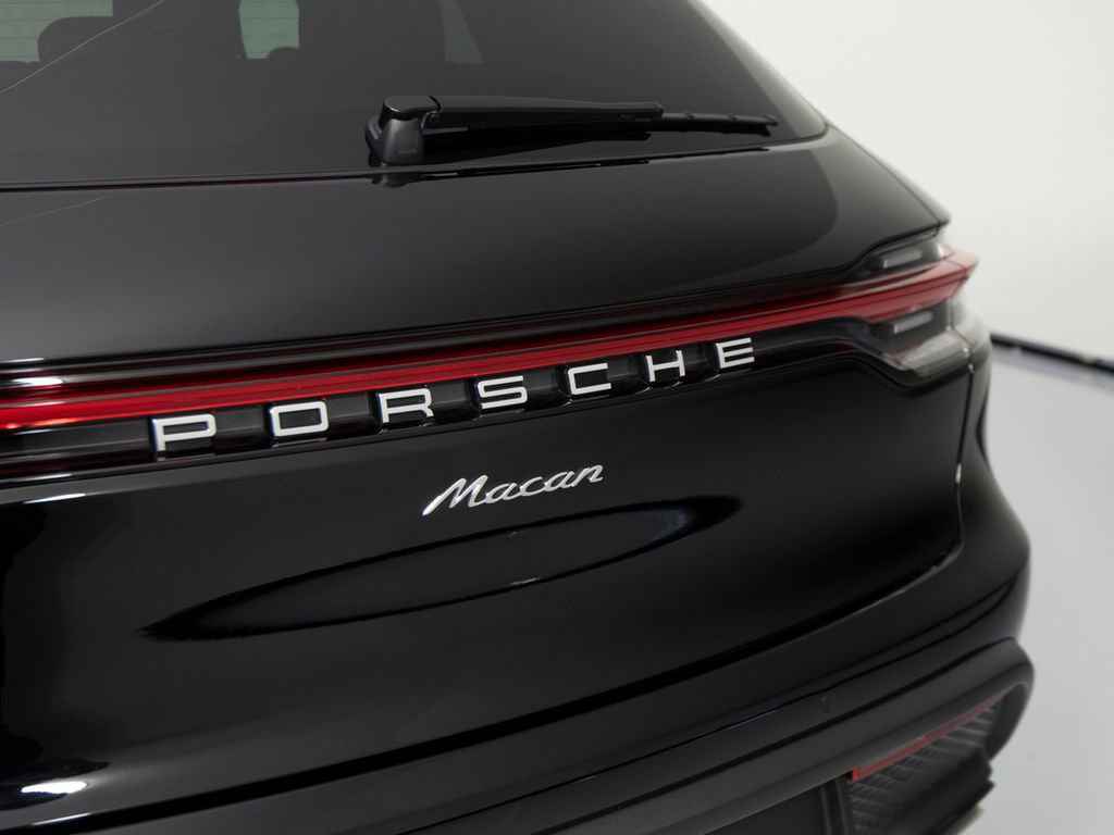 Certified 2025 Porsche Macan image 36