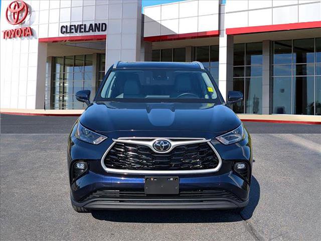 Used 2023 Toyota Highlander XLE AWD/4WD video 3