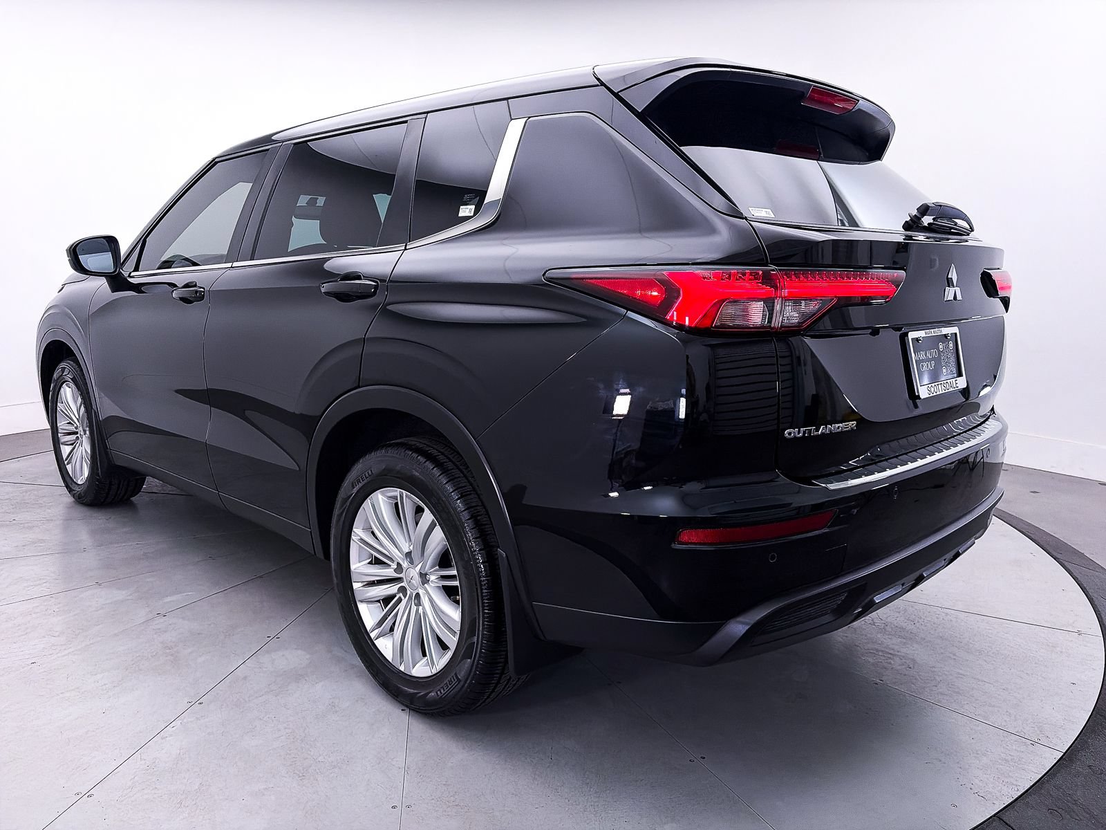Used 2023 Mitsubishi Outlander ES FWD image 12