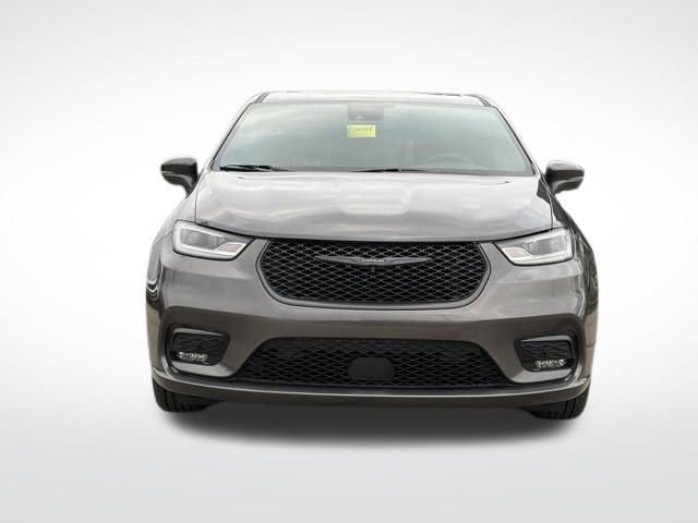 Used 2022 Chrysler Pacifica Limited w/ Uconnect Theater Family Group FWD image 33