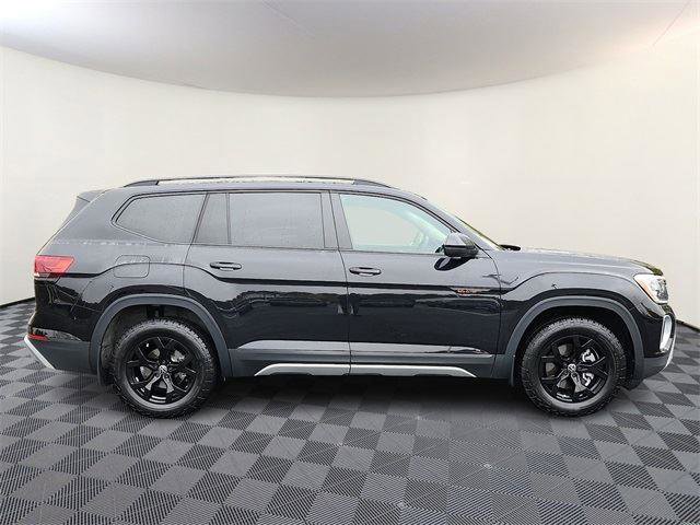 Certified 2025 Volkswagen Atlas Peak Edition SE image 7