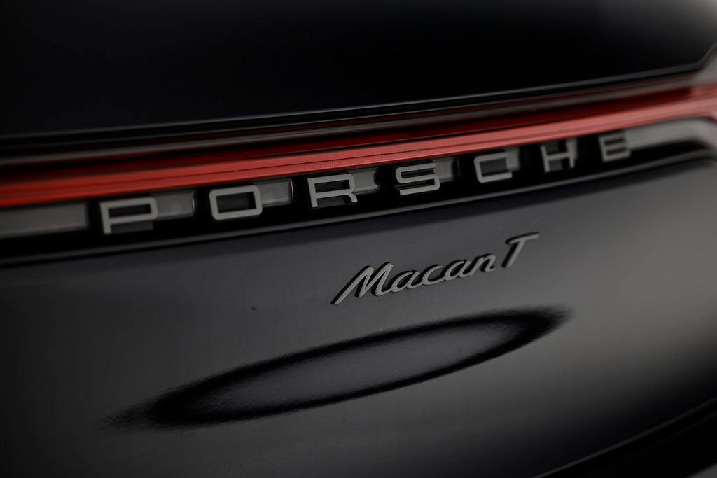 Used 2023 Porsche Macan Turbo image 15