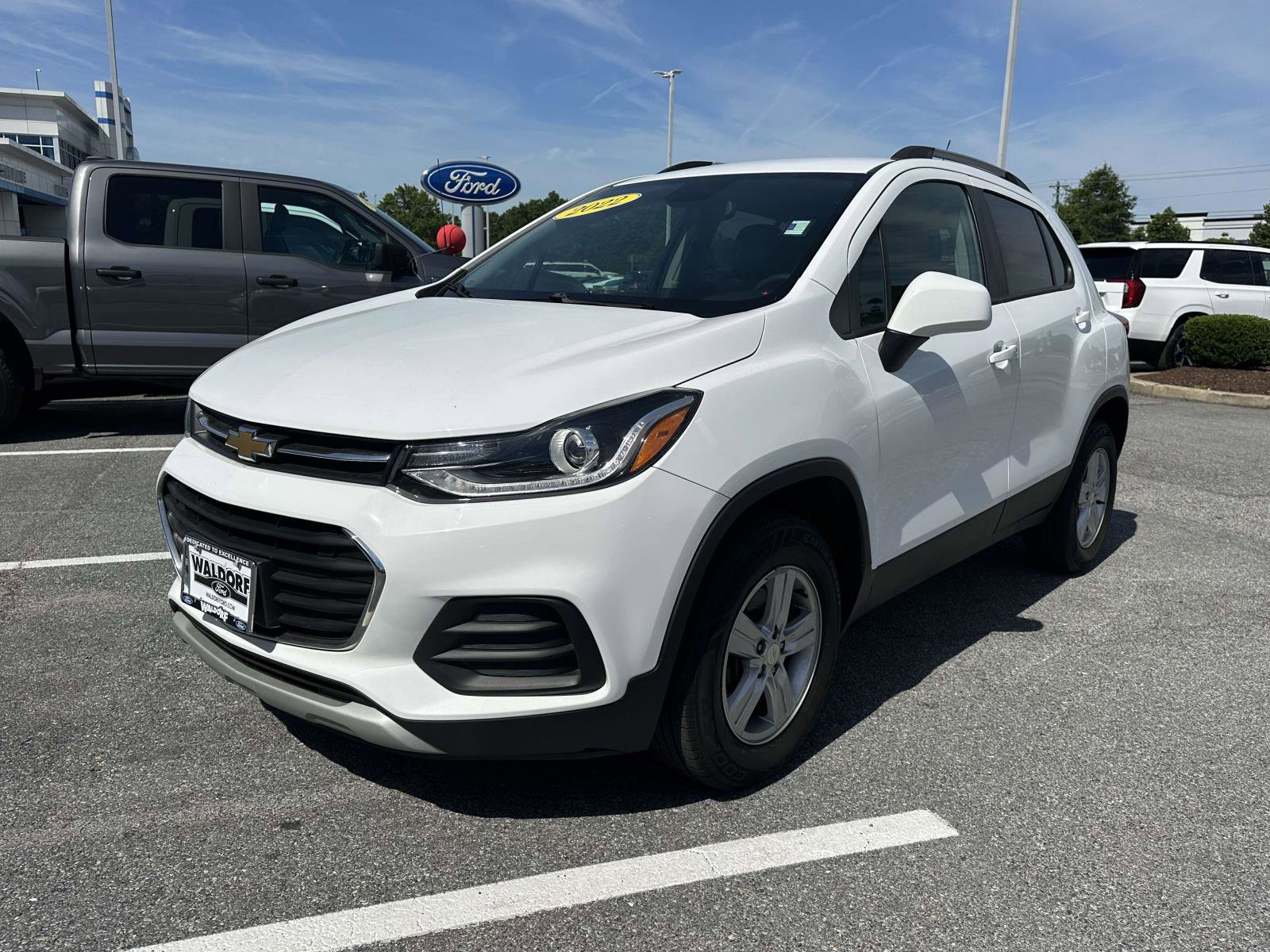 Used 2022 Chevrolet Trax LT w/ LT Convenience Package AWD/4WD image 3