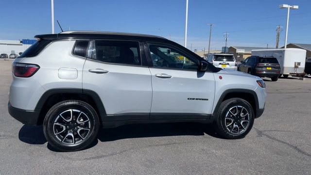 Used 2024 Jeep Compass Trailhawk AWD/4WD image 2
