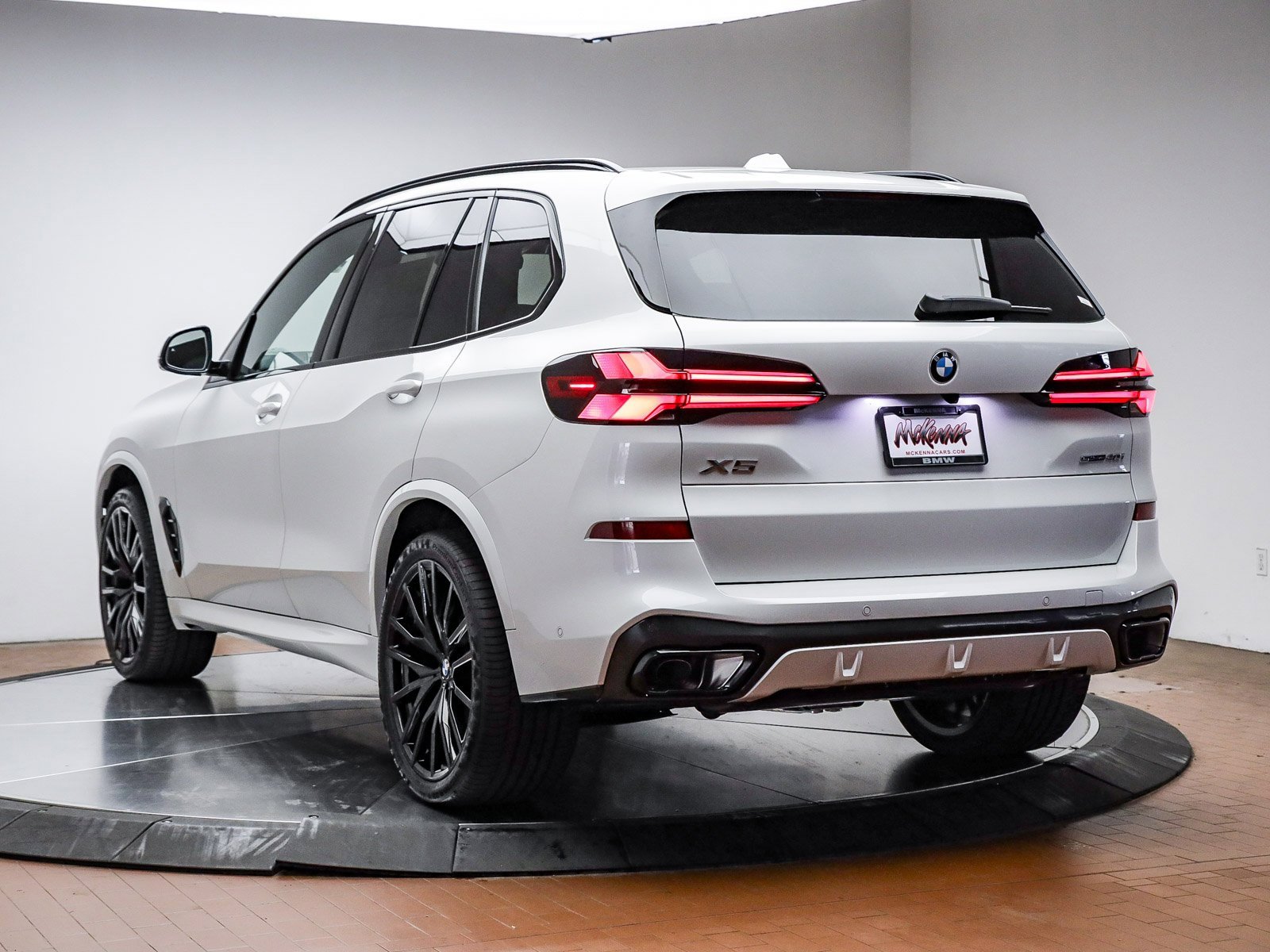 New 2026 BMW X5 sDrive40i w/ M Sport Package image 9