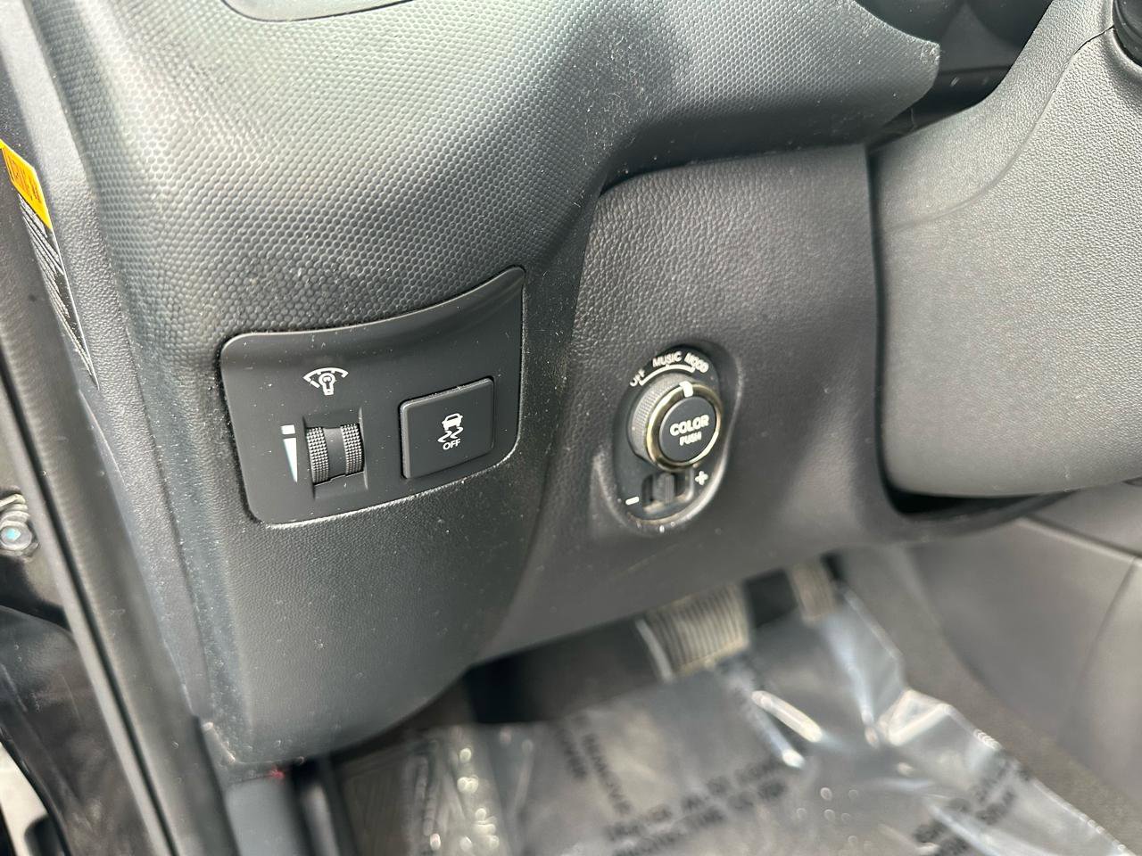 Used 2011 Kia Soul + w/ Audio Pkg FWD image 15