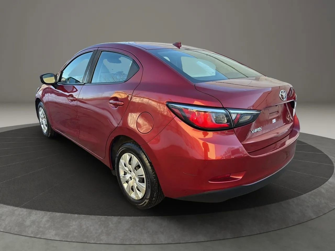 Used 2019 Toyota Yaris L FWD image 7