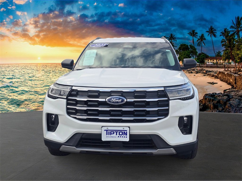 Used 2025 Ford Explorer Active w/ Active Comfort Package image 2