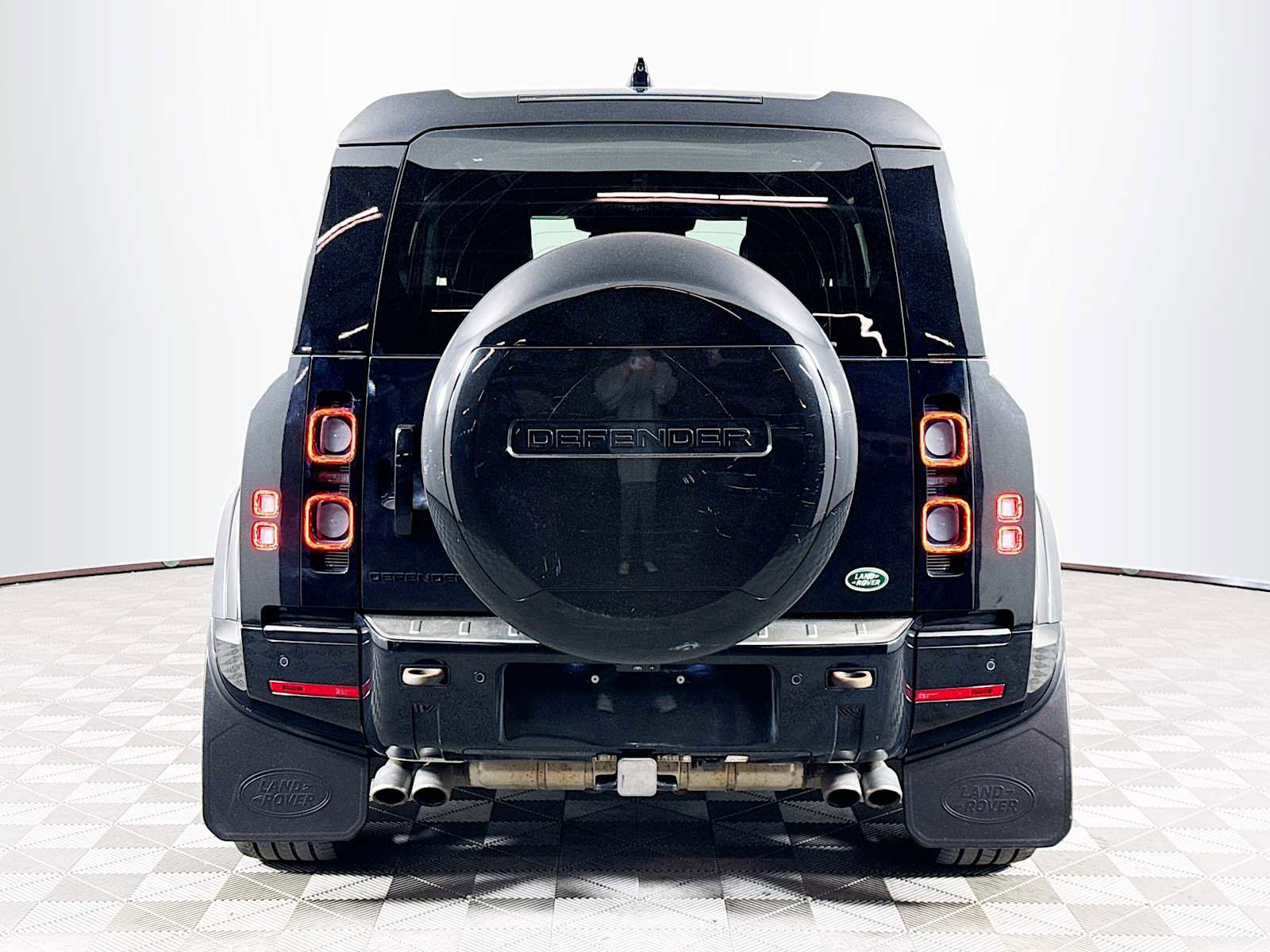 Used 2023 Land Rover Defender 90 V8 AWD/4WD image 6