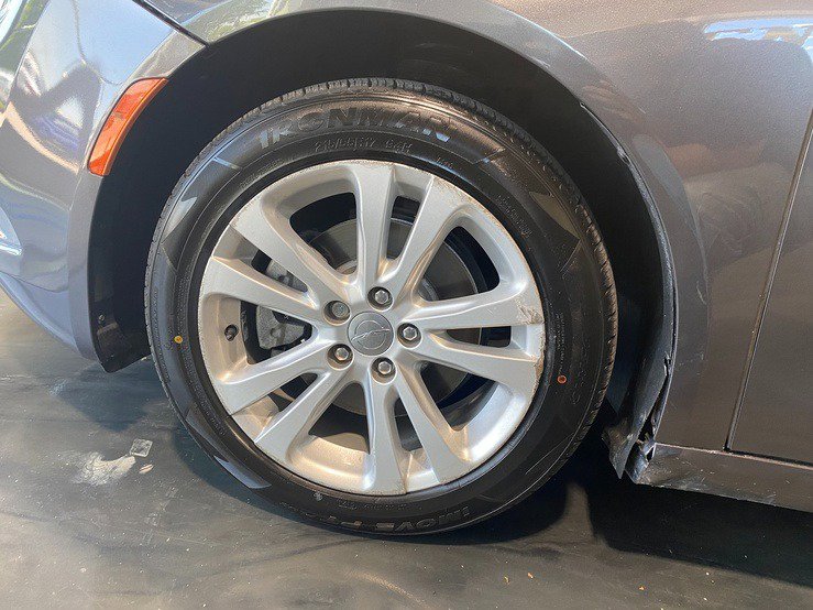 Used 2016 Chrysler 200 Limited FWD image 12