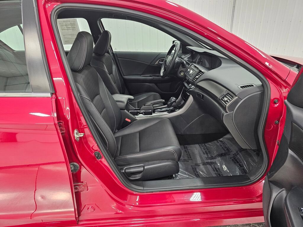 Used 2016 Honda Accord Sport image 7