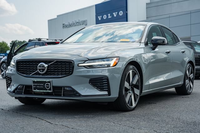 Certified 2024 Volvo S60 T8 Ultimate w/ Climate Package AWD/4WD image 3