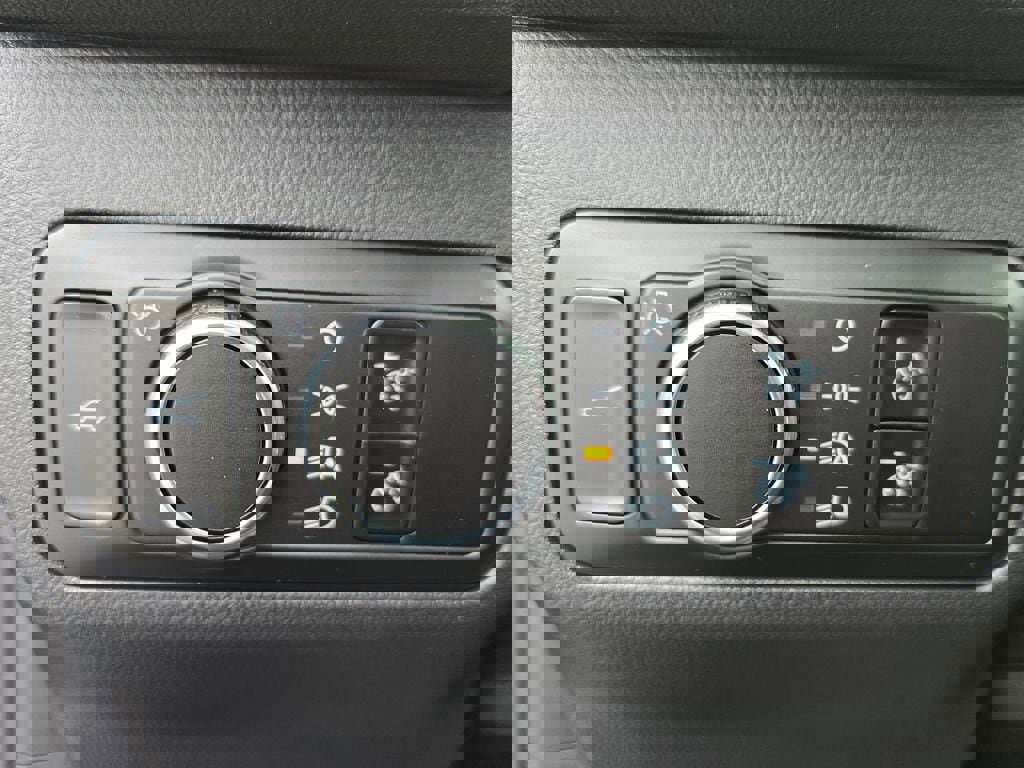 Used 2025 Ford Escape Active w/ Active Premium Tech Pack image 18