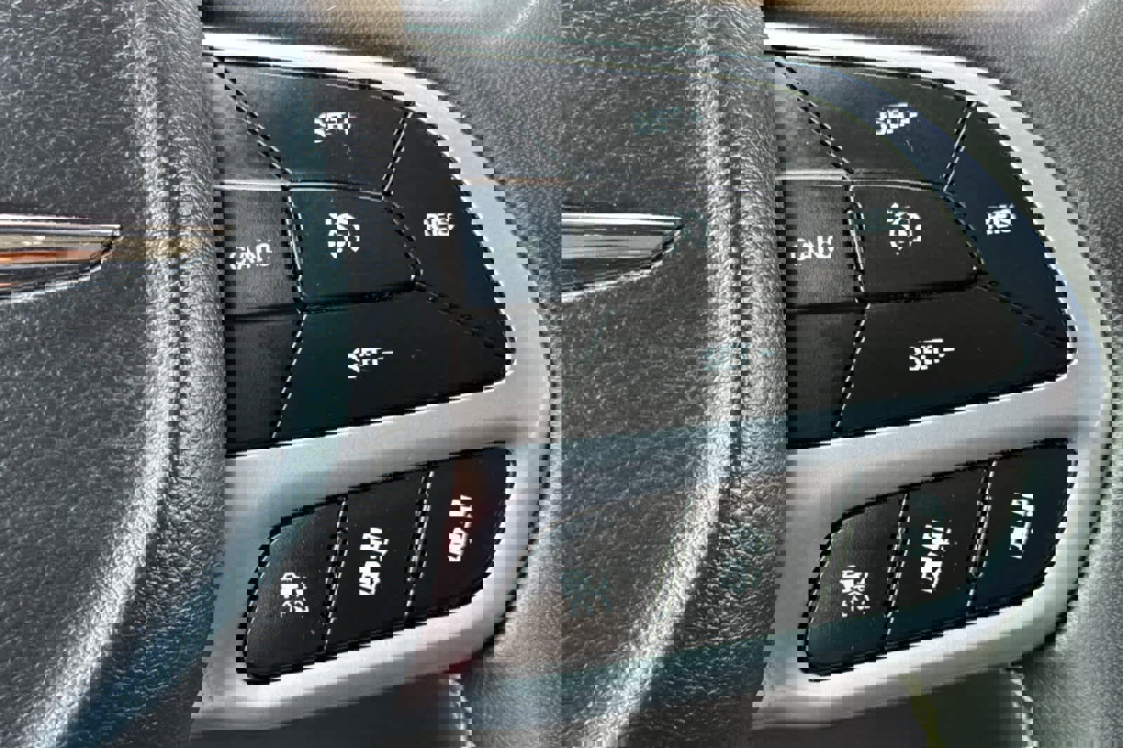 Used 2023 Chrysler Pacifica Touring-L image 28