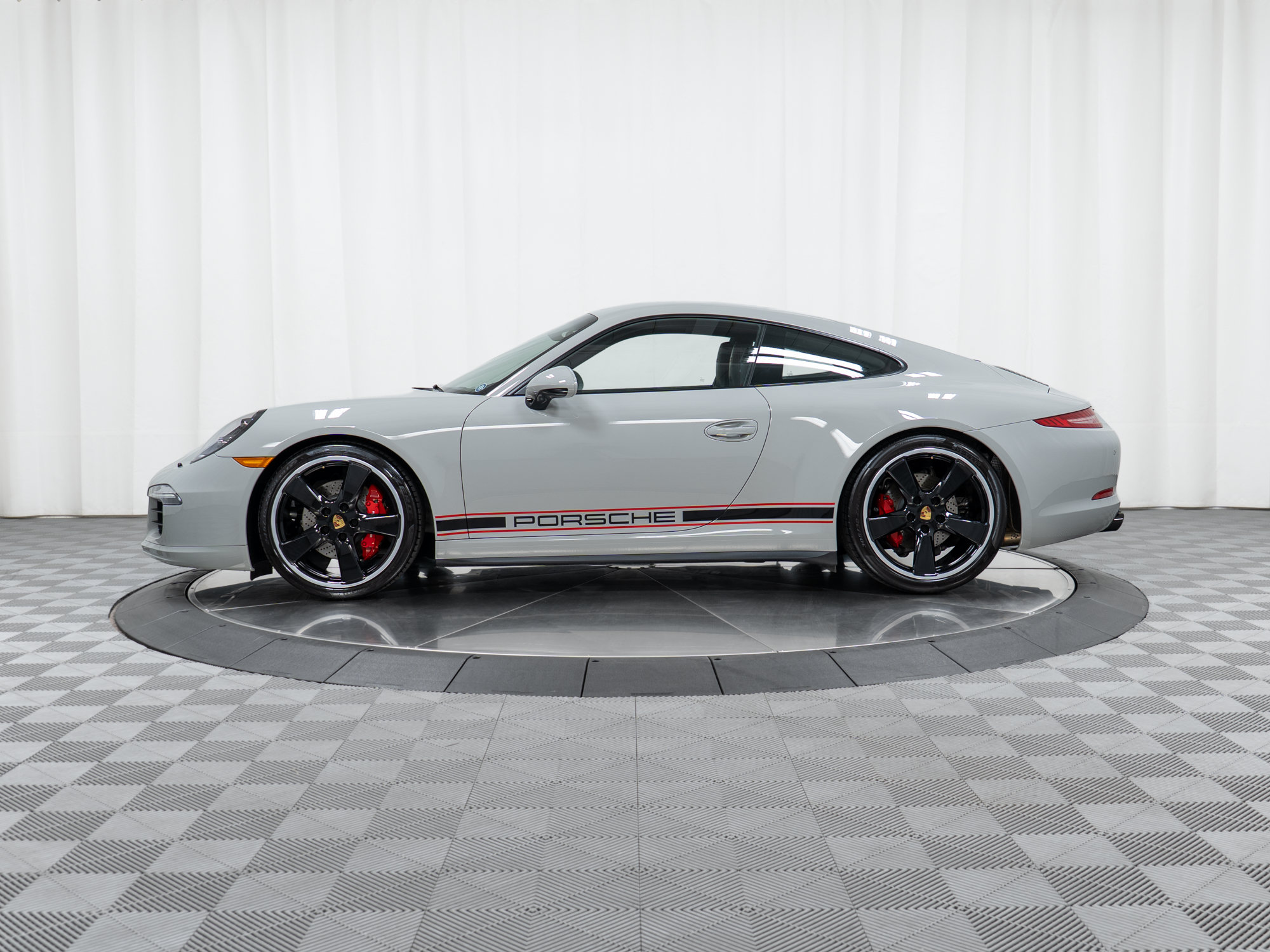 Certified 2016 Porsche 911 Carrera GTS RWD image 2