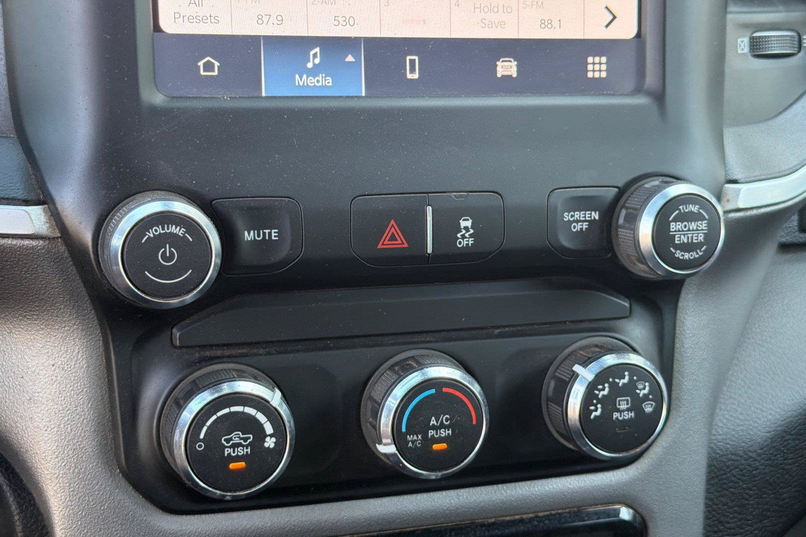 Certified 2024 RAM 2500 Big Horn AWD/4WD image 18