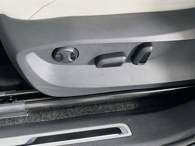 Used 2023 Volkswagen Tiguan SE R-Line image 13