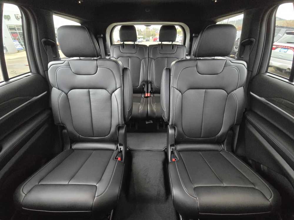 New 2025 Jeep Grand Cherokee L Limited w/ Luxury Tech Group II image 18