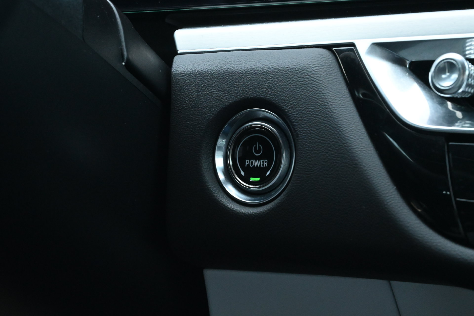 Certified 2024 Cadillac Lyriq Luxury AWD/4WD image 13