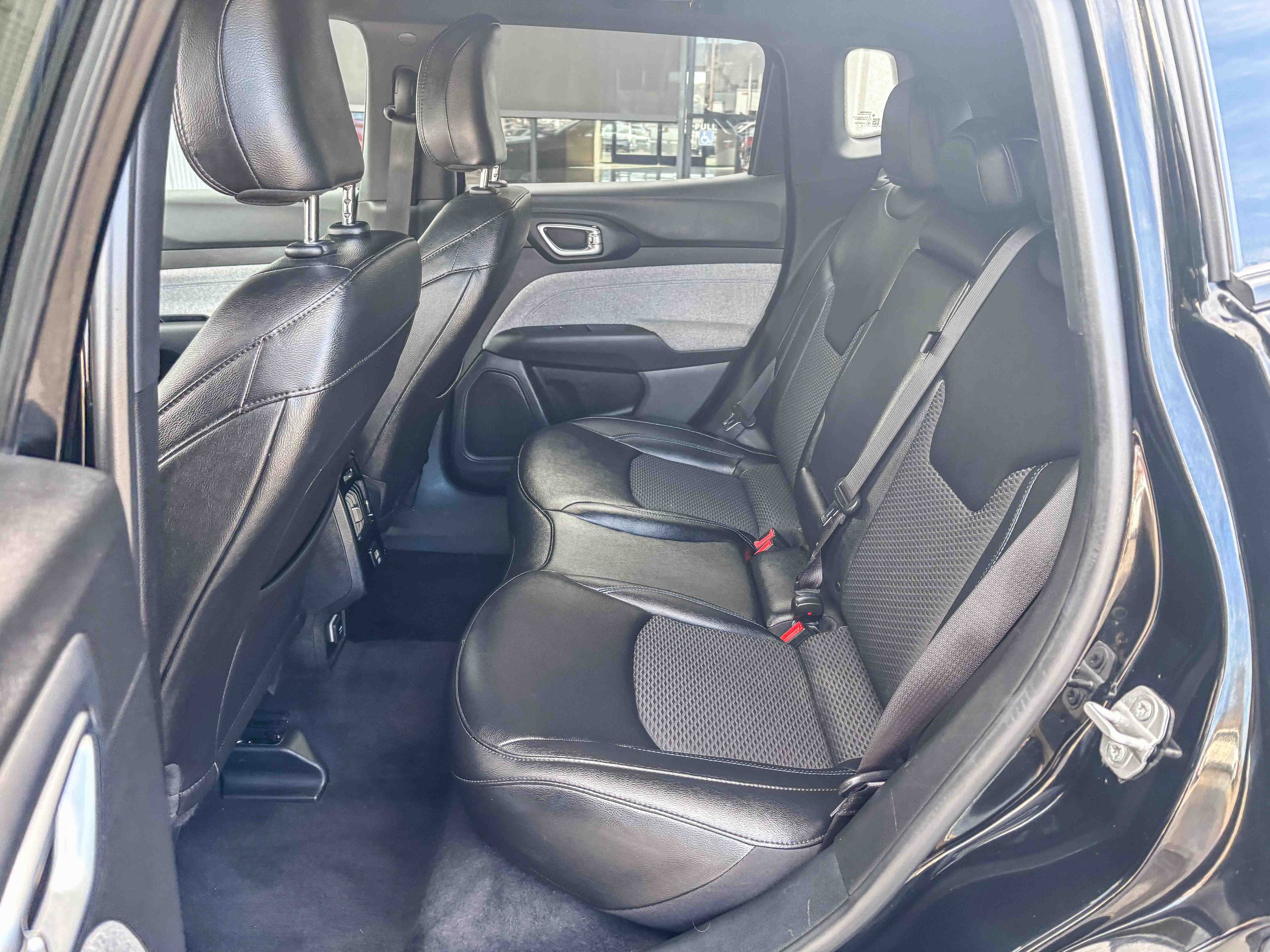 Used 2024 Jeep Compass Latitude image 21