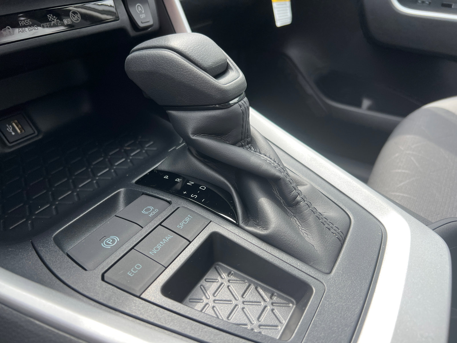 New 2025 Toyota RAV4 XLE image 31