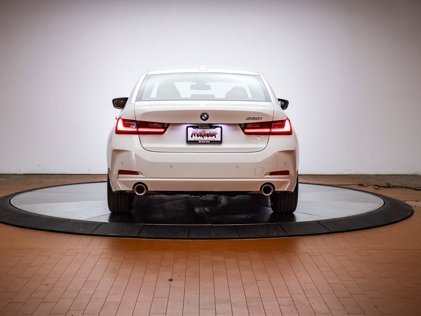 Used 2025 BMW 330i Sedan w/ Convenience Package image 5