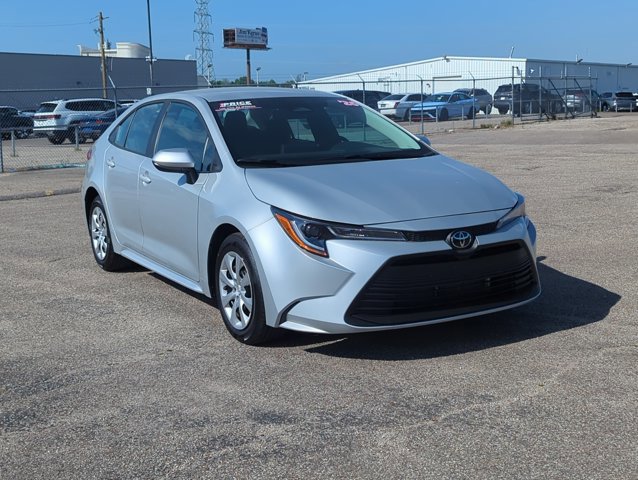Used 2026 Toyota Corolla LE FWD image 3