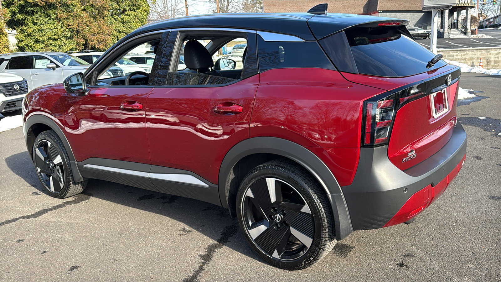 Certified 2025 Nissan Kicks SR image 22