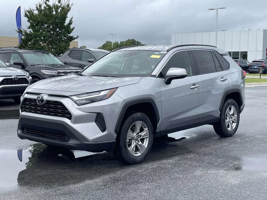 Used 2022 Toyota RAV4 XLE AWD/4WD image 24