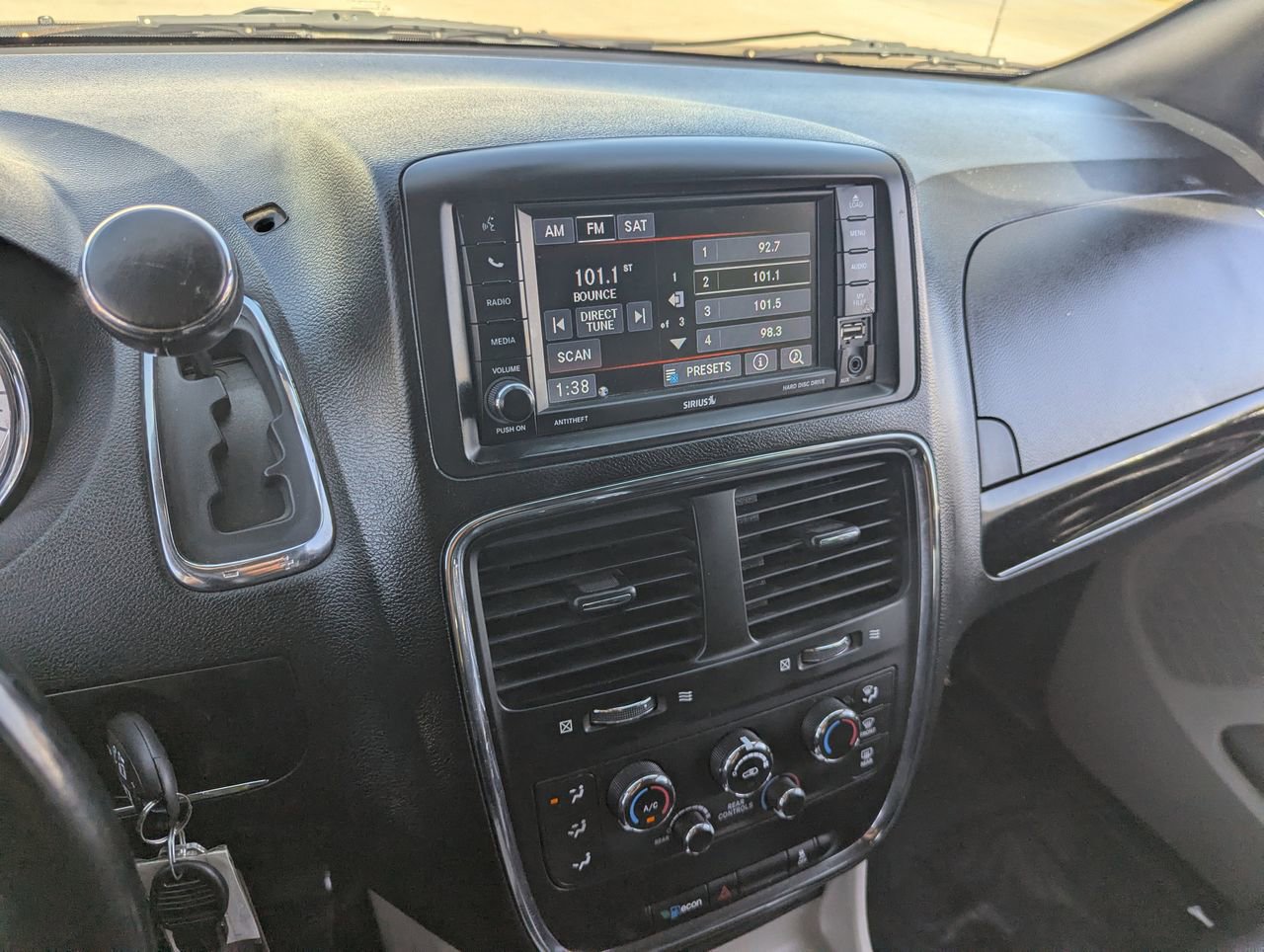 Used 2019 Dodge Grand Caravan SXT image 23