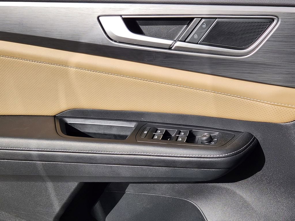 Used 2025 Volkswagen Atlas Cross Sport SE image 13